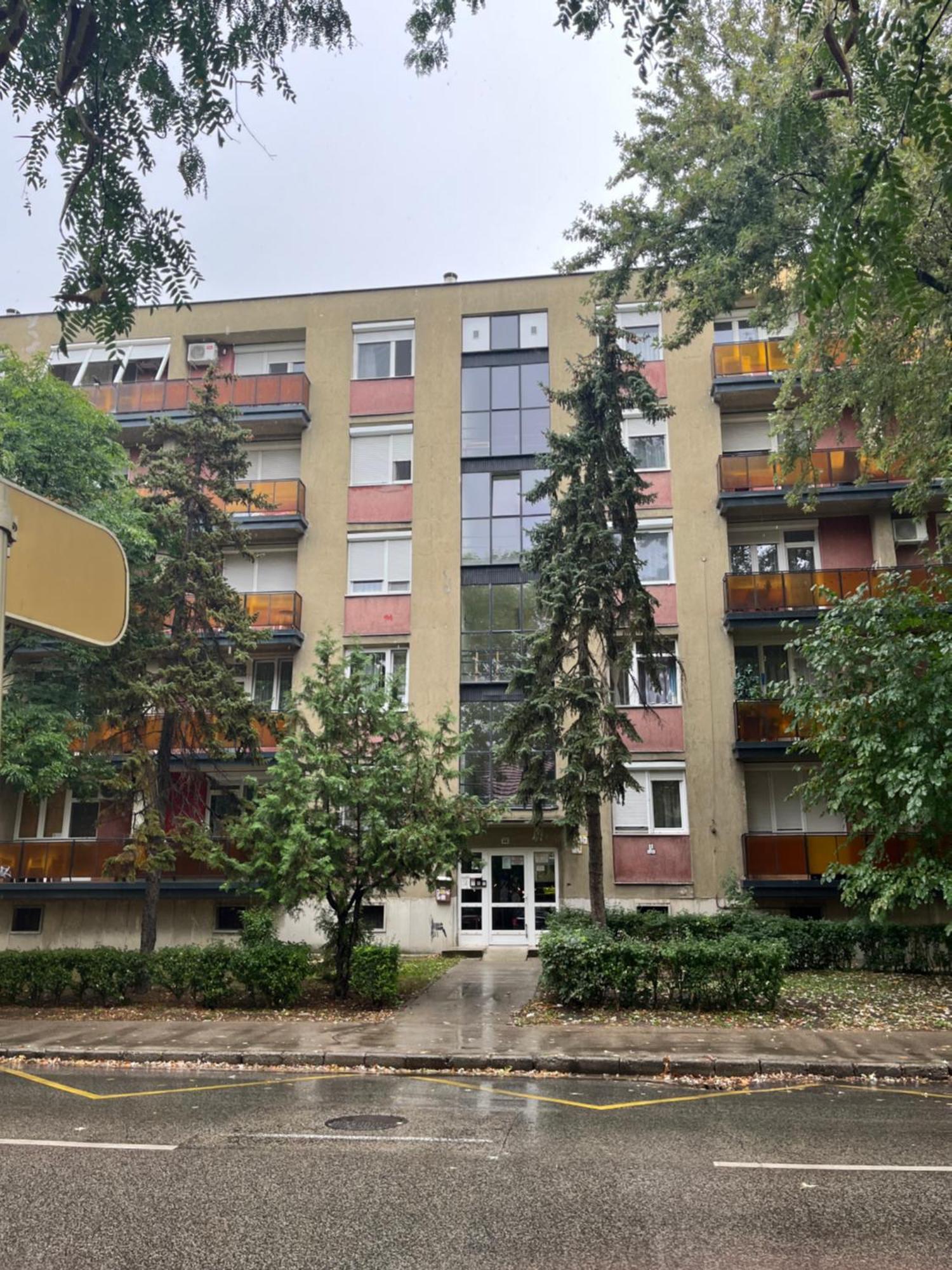 Koala Apartman Szekesfehervar Apartment ภายนอก รูปภาพ